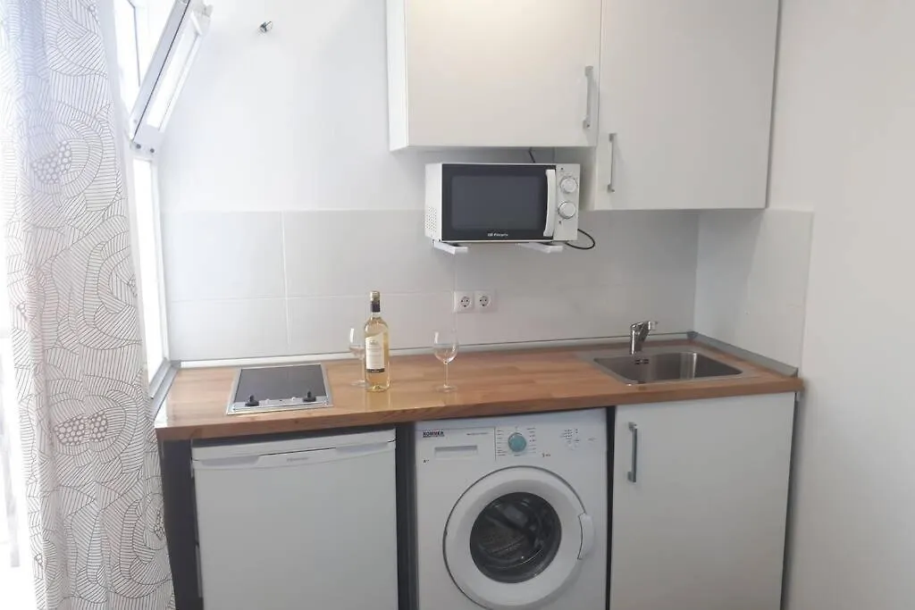 Apartment Modern Studio Near Beach. Sea, Pool And Wi-Fi Benalmadena